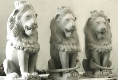 Carving of three lions.  Stone carver Gary Churchman.